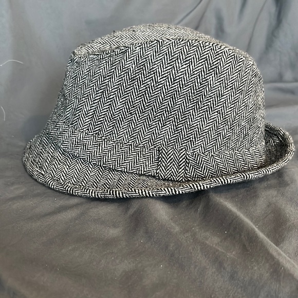 Black and white chevron fedora. Men’s size medium great condition. - Picture 1 of 3